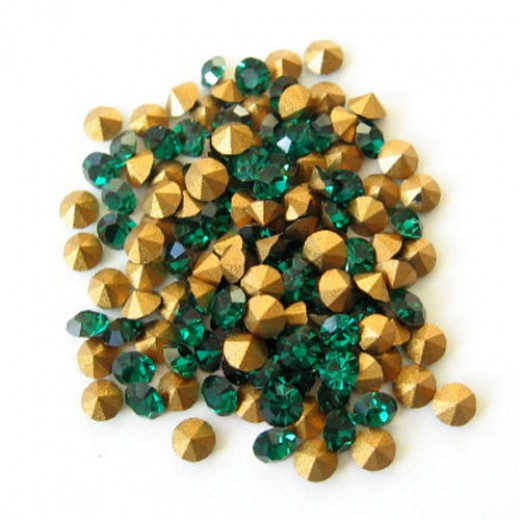 Preciosa Chaton, Gold Foiled Emerald, PP21 / 2.7mm, Pack of 72