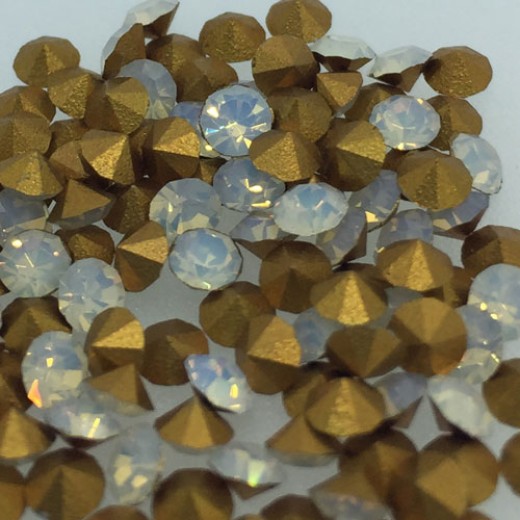 1.8mm Vintage Chaton - White Opal x 100 pcs