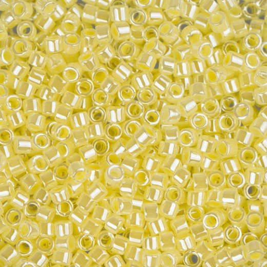 DBL0232 Crystal Pale Yellow Lined Luster Size 8/0 Miyuki Delica Beads, Colour Code 0232, 5.2g approx.