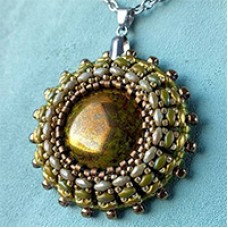 Sunny Pendant, A Free Pattern by Nela Kabelova