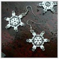 Superduo Snowflakes - Free Miyuki Pattern by Nela Kábelová