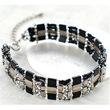 Miyuki Tila and Half-Tila Bracelet, a Free Pattern from Miyuki