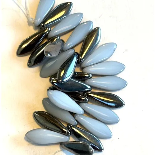 Silver Colour/White, 1 Hole, Side Drill Daggers, 5x16mm, pack of 25 beads Silver Colour/White, 1 Hole, Side Drill Daggers, 5x16mm, pack of 25 beads