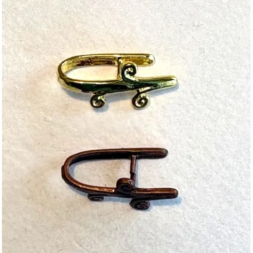 Large single Pinch Bail with Leaf Scroll decoration. Measures 18 x 7mm, Copper Colour. Large single Pinch Bail with Leaf Scroll decoration. Measures 18 x 7mm, Copper Colour.