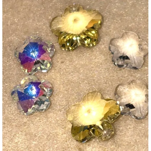 Swarovski Flowers, Pack of 6, 2 sizes. Swarovski Flowers, Pack of 6, 2 sizes.