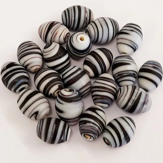 Matte Glass Swirls, 10 x 13mm Oval, Black, Pack of 10 Matte Glass Swirls, 10 x 13mm Oval, Black, Pack of 10