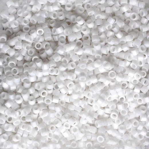White Linea Beads, 10g pack White Linea Beads, 10g pack