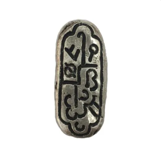 33mm Lozenge Shaped Scrimshaw Antique Silver Bead 33mm Lozenge Shaped Scrimshaw Antique Silver Bead
