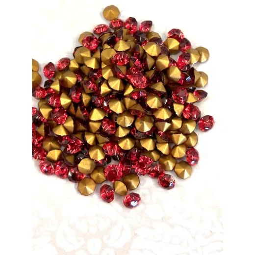 Vintage Crystal Chatons, 3.4-3.5mm, Size 14,  Bright  Red colour,pack of 100pcs.