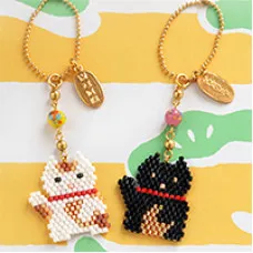 Miyuki Delica Maneki Neko Charms, a Free Pattern from Miyuki