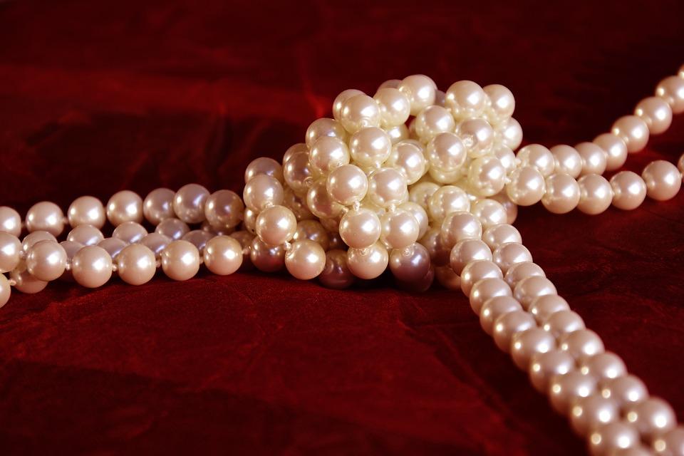 What Is The Best Silk Thread For Stringing Pearls